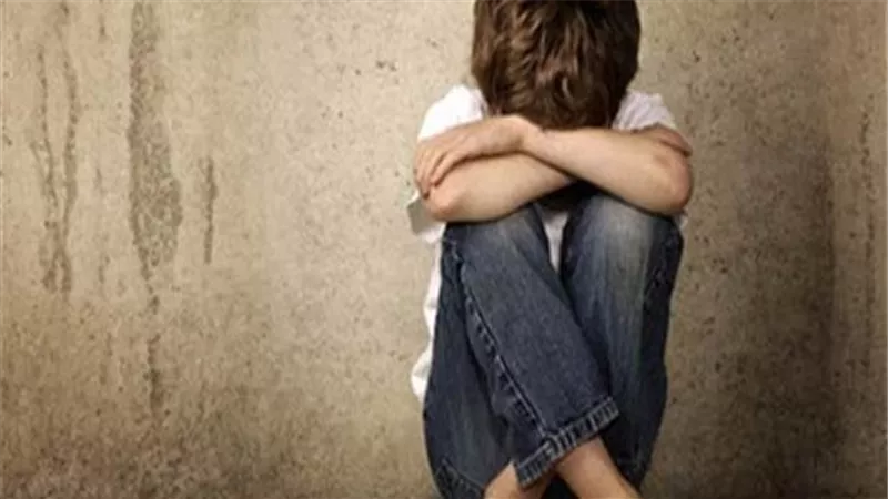 هزعلك لو قولت لأبوك.. تفاصيل صادمة في اعتداء موظف جنسيا على طفل بالتبين