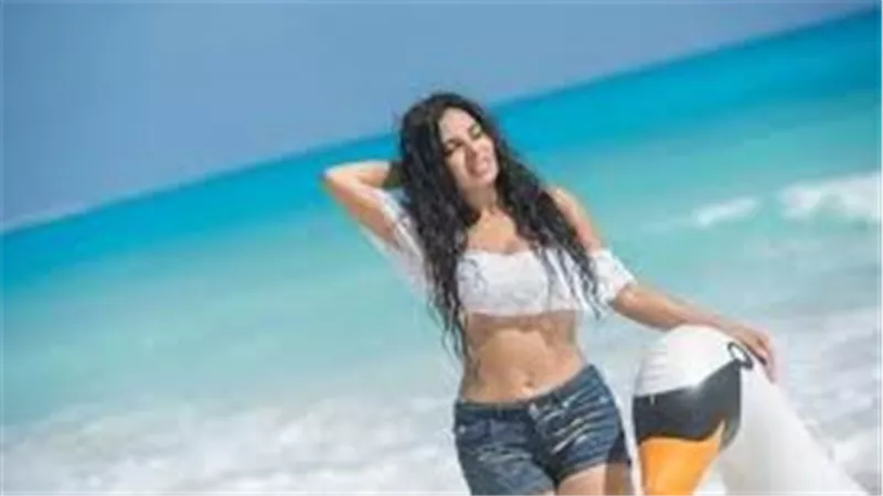 مخبياها من الناس.. ابنة نسرين أمين تشعل السوشيال ميديا بصورها في الساحل | شاهد