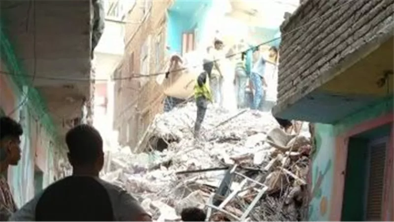 بكاء طفل مع أذان الفجر ونهاية عروسين.. رواية مُبكية عن انهيار عقار حدائق القبة