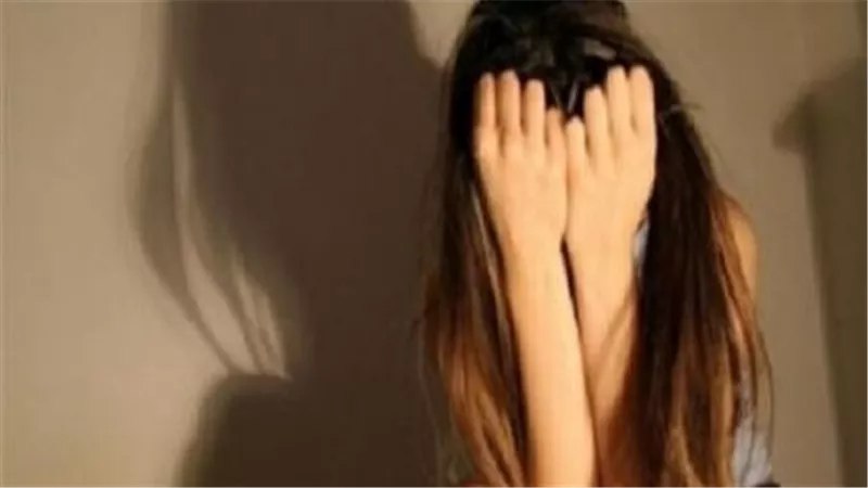 هددها بفضح أمرها ونشر صورها عارية.. تفاصيل مثيرة في الحكم على المتهم بابتزاز طفلة حلوان 