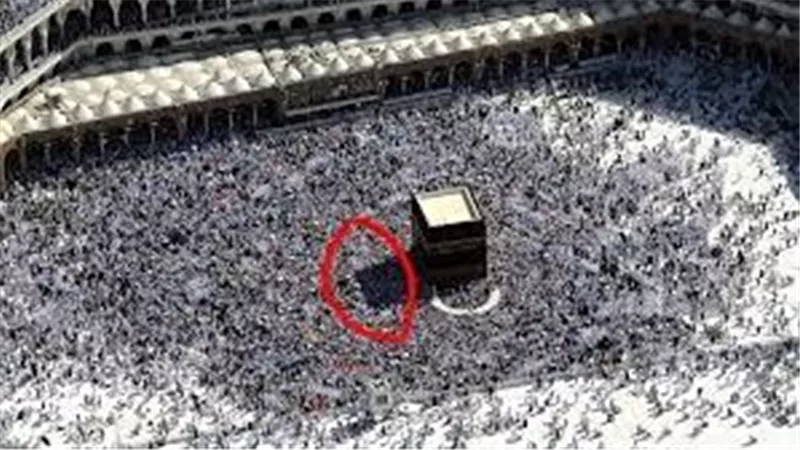 بعد تعامد الشمس.. حكاية اختفاء ظل الكعبة المشرفة