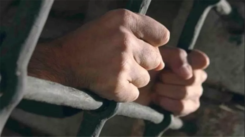 شوه وجهها وقطع أذنها.. قرار جديد من النيابة بشأن المتهم بقتل والدته في البحيرة