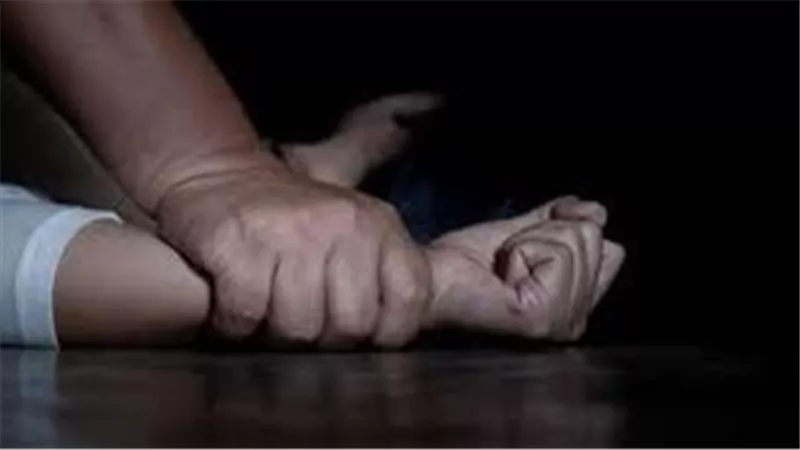 أبويا اعتدى عليا جنسيًا.. كيف قتلت طفلة والدها داخل غرفته بالجيزة؟