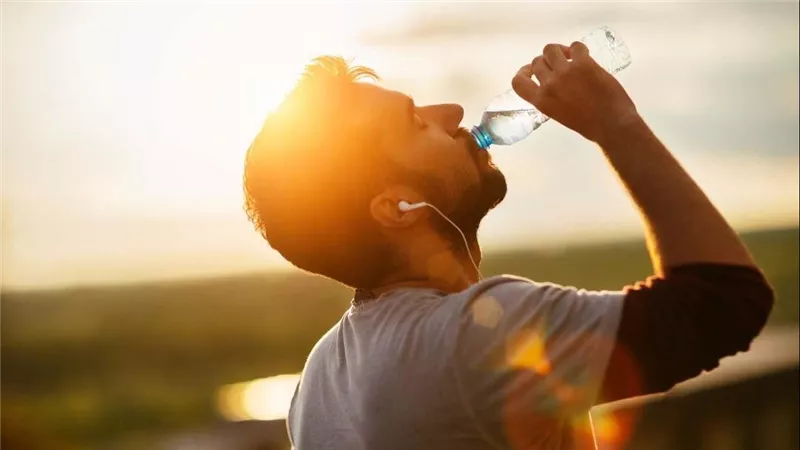 كل الأسباب اجتمعت.. الأرصاد تكشف سر تعرض العالم لموجة غير مسبوقة من ارتفاع الحرارة | فيديو