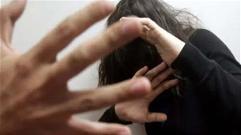 بسبب فيديو متداول.. الكشف عن القصة الكاملة للاعتداء على سيدة بالضرب