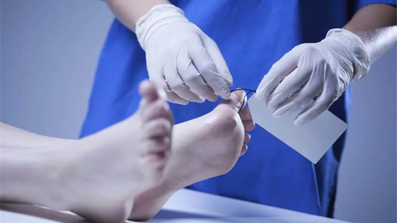 جثة عارية ومقاطع شذوذ.. نهاية مرعبة لسائق توك توك على يد صبيين في قنا