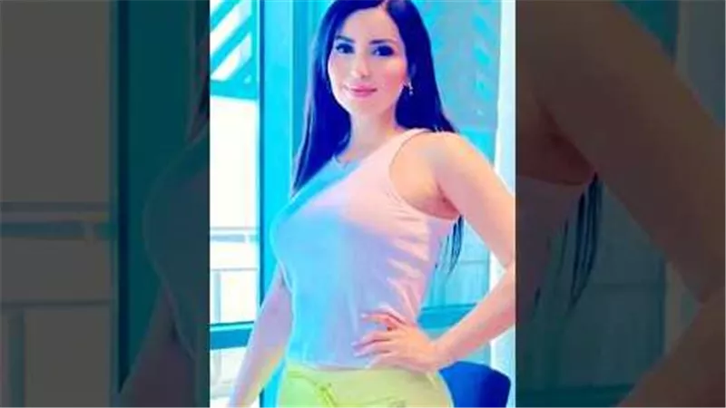 في حمام السباحة..إطلالة مثيرة جديد للفنانة نسرين طافش | شاهد