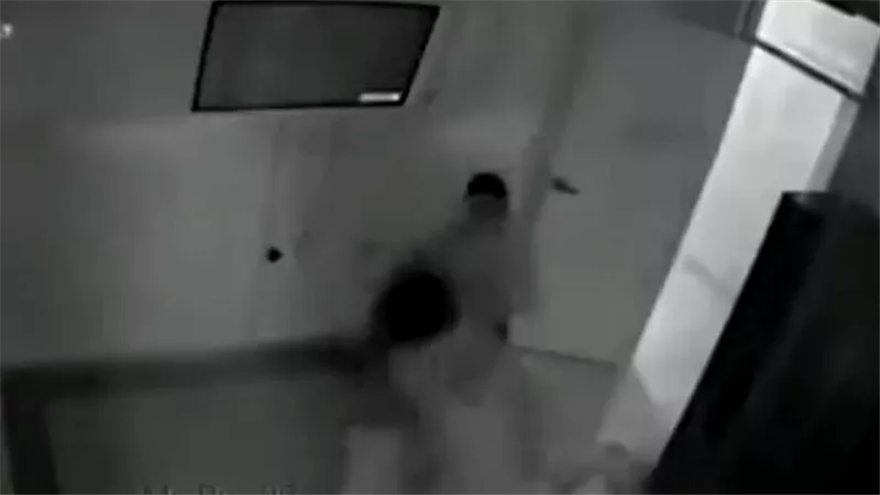 خيانة وفيديو مع زوجته.. حسام قتل شقيقه الأكبر ودفن جثته تحت السلم
