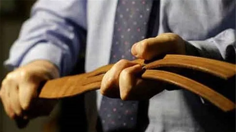 طعنات وسحل على السلالم.. كيف قتل خريج الحقوق والده المسن بمصر القديمة؟