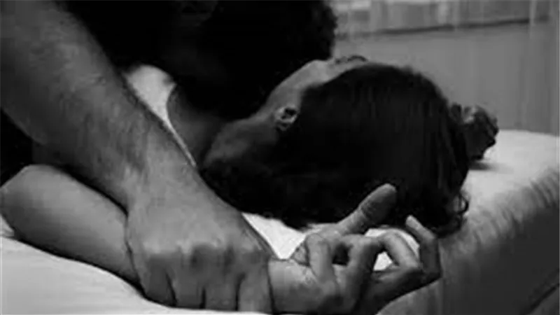 علاقة محرمة وصديقه أحضر له مروحة وأكياس.. تفاصيل صادمة جديدة في واقعة جثة الثلاجة بالإسكندرية 