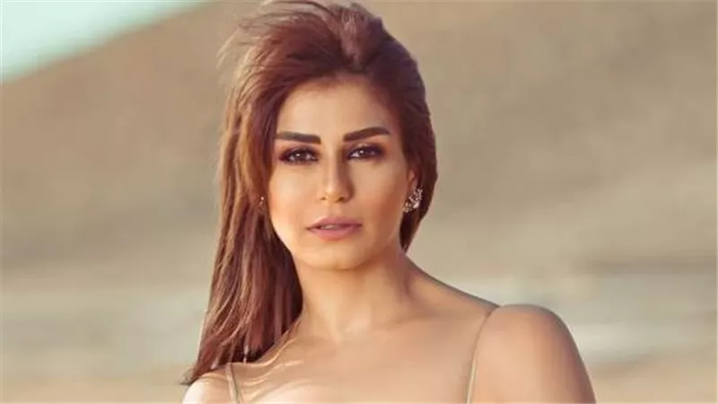 بالمايوه.. منة فضالي تخطف الأنظار بهذه الإطلالة | شاهد