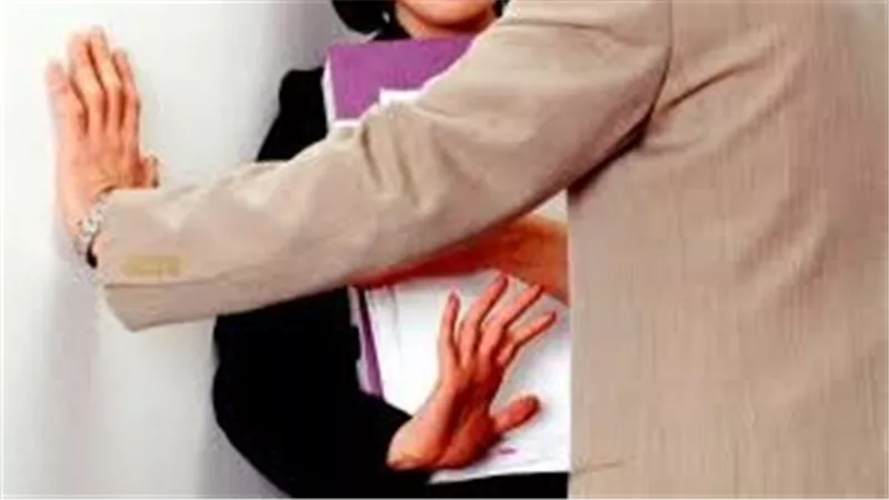 أمسك بجزء حساس والكاميرات صورته.. تفاصيل مثيرة في الحكم بالسجن لمرتكب واقعة مهندسة بالإسكندرية