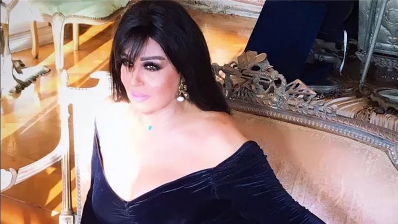 هيعملولك سحر تاني.. فيفي عبده بإطلالة جريئة بكاش مايوه أمام البحر | شاهد