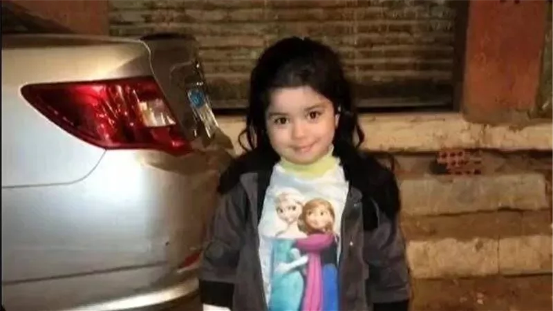 قتلتها وحطتها في جوال بلاستيك.. قصة مقتل الطفلة ساندي وإخفاء جثتها بالصف
