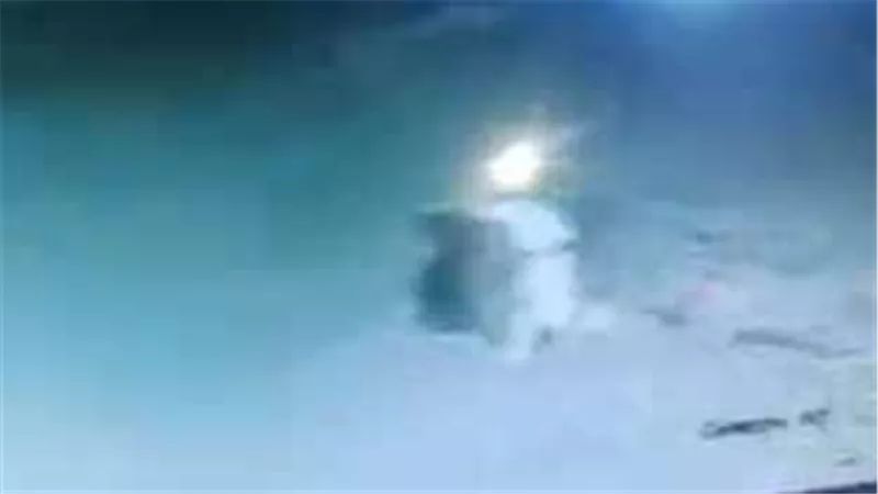 ولا في الخيال.. رجل يفجر زوجته بقنبلة يدوية بسبب خلافات أسرية | فيديو