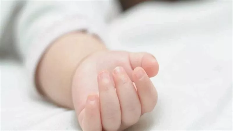 موتوا ابني يا بيه.. مأساة أب فقد رضيعه داخل مستشفى في بولاق أبو العلا