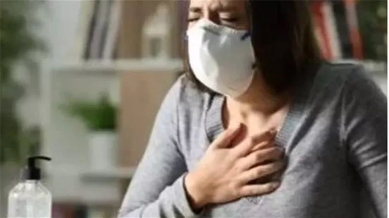 متحور كورونا الجديد بمصر.. تحذير من عادة خاطئة يُمارسها المصابون تؤدي للوفاة لحظيًا
