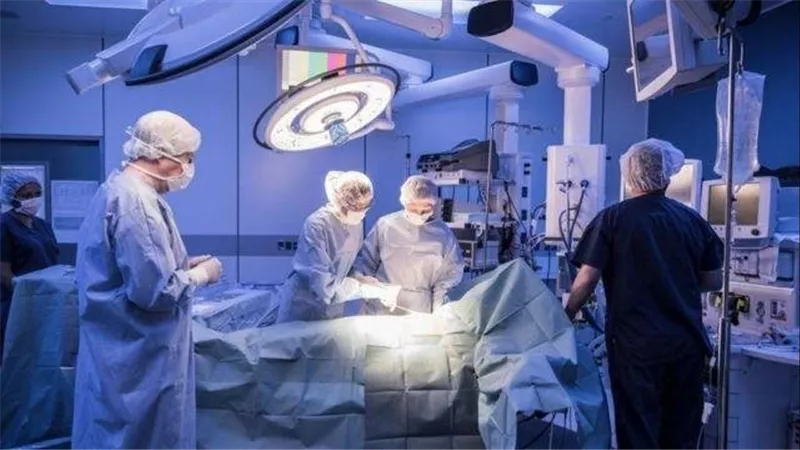 استعجل في الجراحة.. تفاصيل اتهام طبيب بالتسبب في وفاة سيدة خلال استئصال للرحم