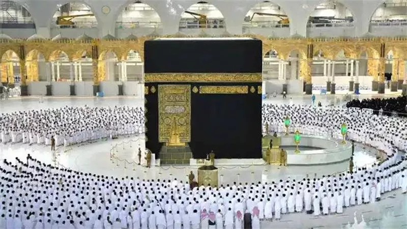 بمناسبة قرب موسم المولد النبوي.. تفاصيل وقيمة قروض أداء العمرة في 3 بنوك 