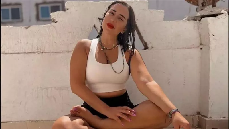 محتاجين نمو عقلي.. ابنة أسما شريف منير تدافع عن والدتها