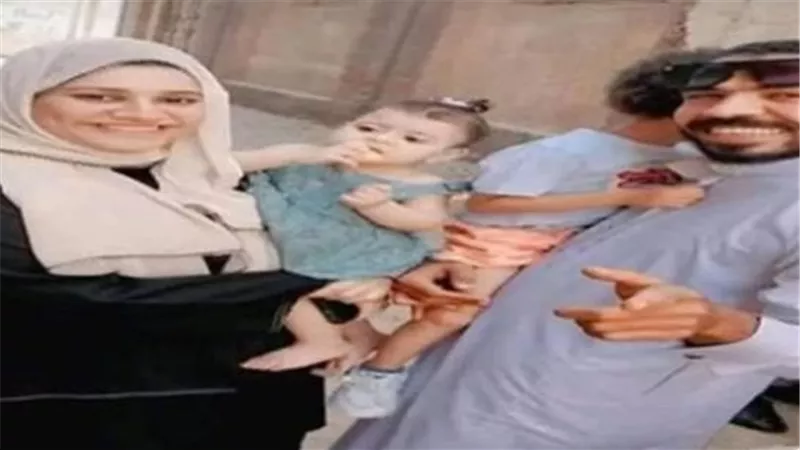 مشهد النعوش الثلاثة..قصة وفاة زوجين وابنتهما تخلع القلوب