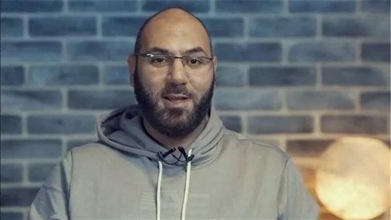 سماسرة الدين.. تعليق ناري من الإفتاء على تصريحات أمير منير بشأن عمرة البدل