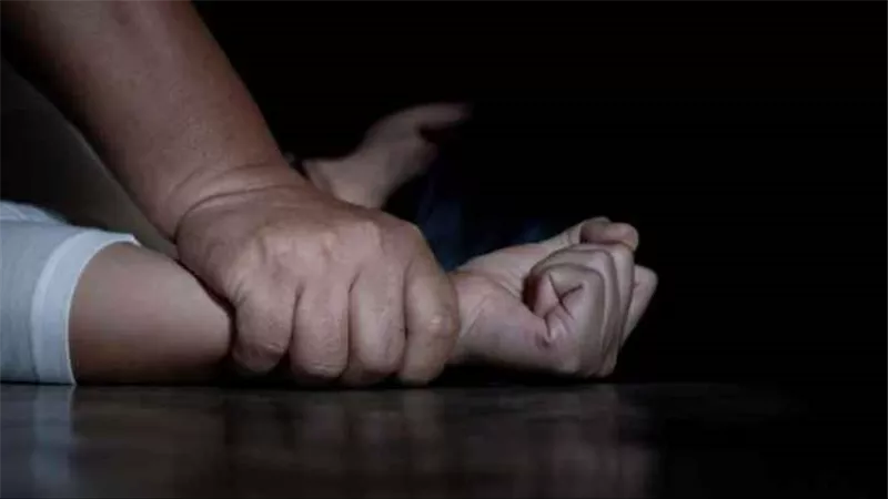 قالي بحبك وخدني بيت أبوه 5 مرات.. حكاية طالب الثانوي وقاصر القاهرة