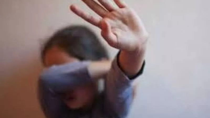 ابنة زوجها.. تفاصيل ضبط المتهمة بتعذيب فتاة من ذوي الاحتياجات الخاصة بالجيزة