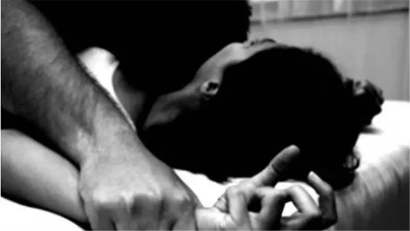 تفاصيل مثيرة..الخيانة الزوجية كلمة السر وراء إنهاء سيدة حياة زوجها بالقاهرة