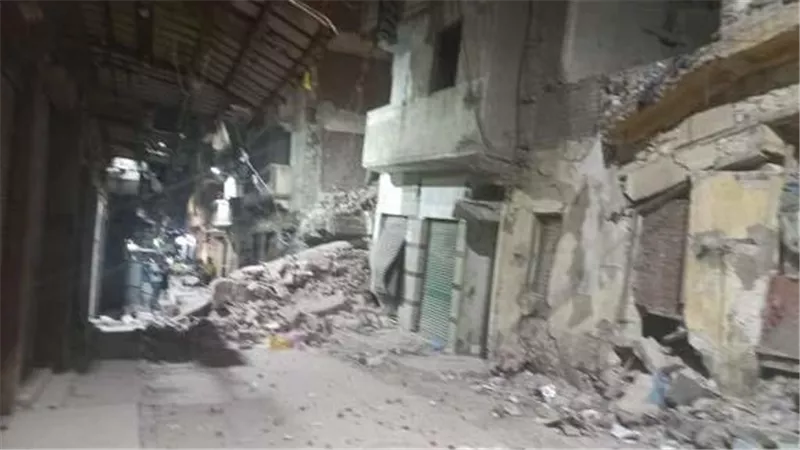 انهيار وميل شديد وإخلاء.. ماذا حدث لـ 13 منزلًا في كرموز بالإسكندرية؟ | شاهد