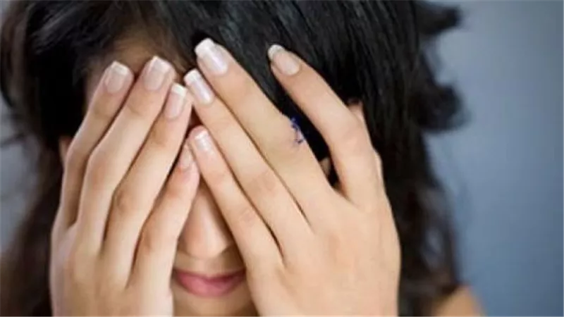 هشَّم رأسها في البانيو وأحرقها بالولاعة.. القصة الكاملة للحكم بالسجن للأب المتهم بقتل طفلته