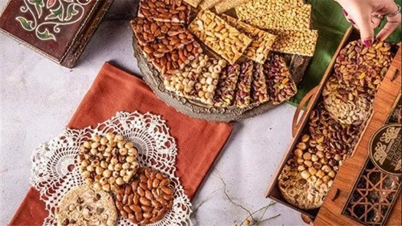 بها سموم قاتلة.. طبيب شهير يحذر من حلاوة المولد