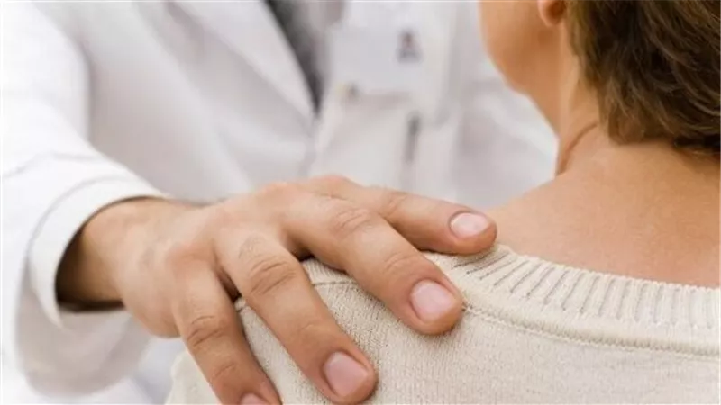 طليقته فضحته بالصوت والصورة.. تفاصيل سقوط الطبيب المتحرش داخل صيدلية بمدينة نصر