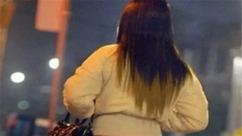 هشغّلك موديل بره مصر.. فضيحة شاب بـ فيديوهات خادشة في الجيزة