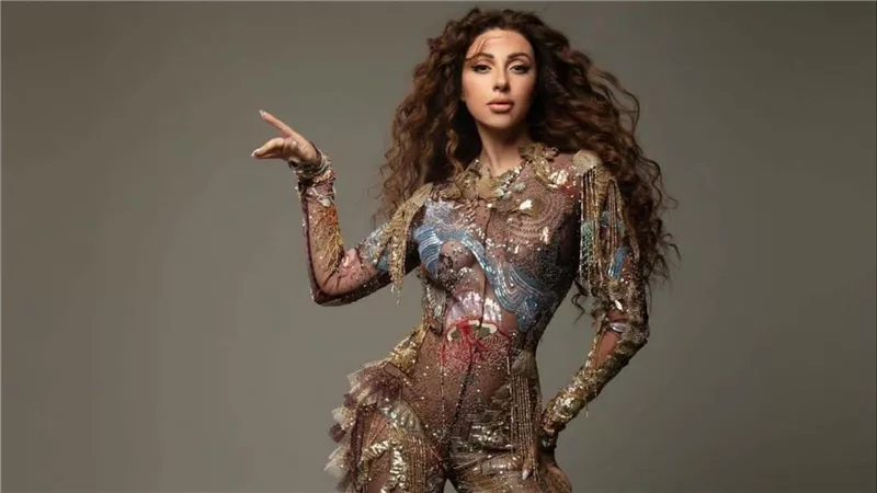 مصنوع من الزجاج.. فستان ميريام فارس في بيروت يثير ضجة | شاهد