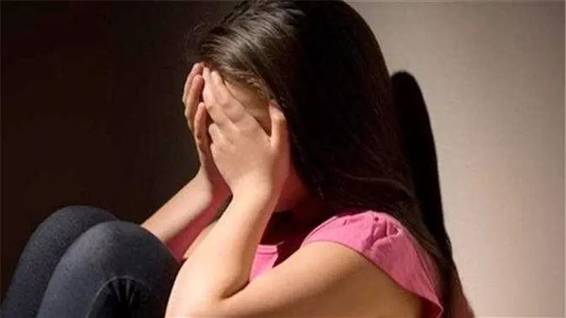 أصابها بنزيف فى المخ والبطن.. اعترافات صادمة للمتهم بتعذيب ابنته بالدقهلية