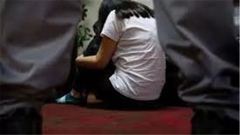 أنا صديق بابا..سفاح بدون شرف يتعدى جسديا على صغيرة بالقاهرة الجديدة 