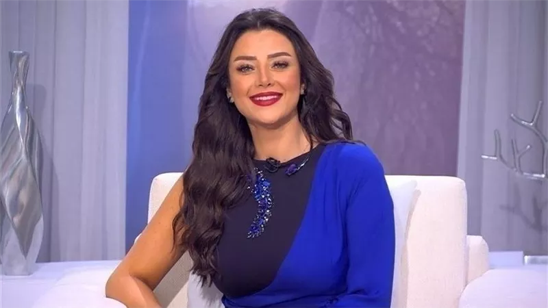 أصحاب النفوس الضعيفة يمتنعون.. إطلالة رضوي الشربيني تشعل السوشيال ميديا | شاهد 