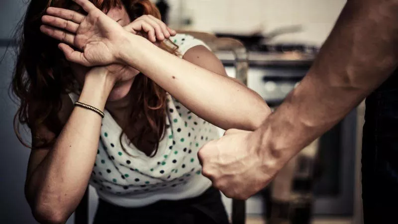 تفاصيل صادمة..سائق يتعدى على زوجته حتى الموت ويشعل فيها النيران بالقليوبية