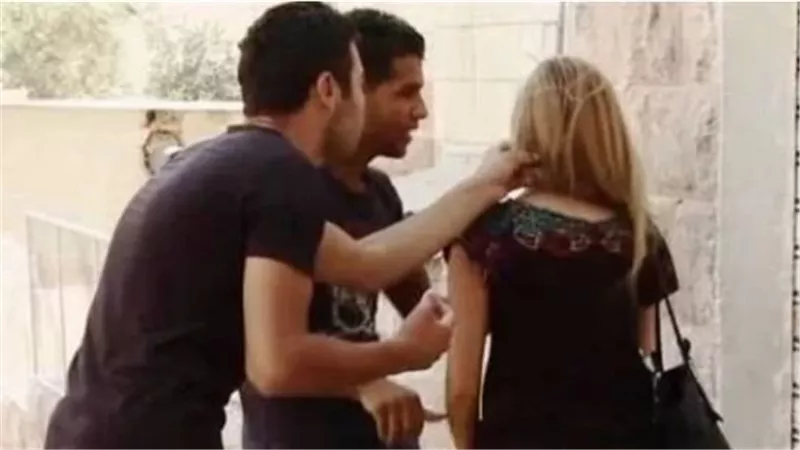 لمدة ثانية.. مضيفة طيران القاهرة الجديدة: المتهم مسكني من منطقة حساسة