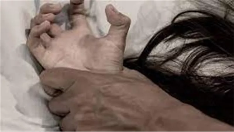 5 سنين لحد ما زهقت.. حنين تشكو زوجها: متجوزني عشان السرير بس