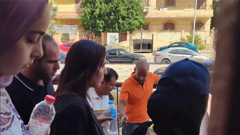 مش أول مرة وله سوابق.. ماذا قالت زوجة مدير البنك ضحية كلب زوج الإعلامية الشهيرة؟
