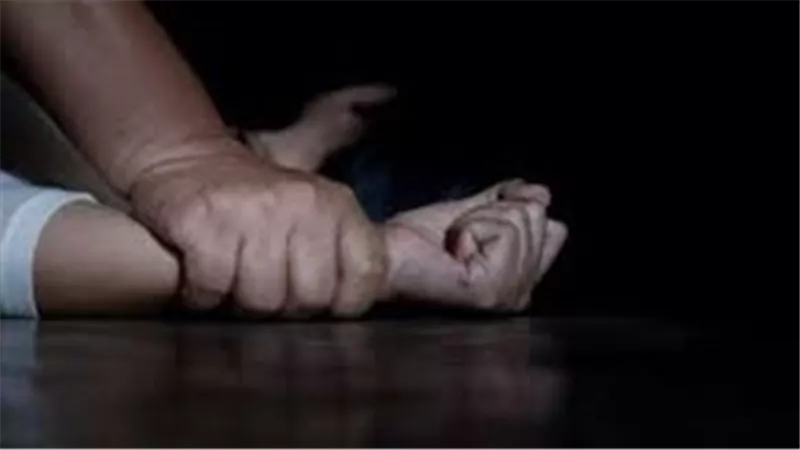 استدرجها من فيسبوك إلى شقته.. تفاصيل مثيرة في الحكم بالسجن لطيار مدني هتك عرض طالبة في كرداسة