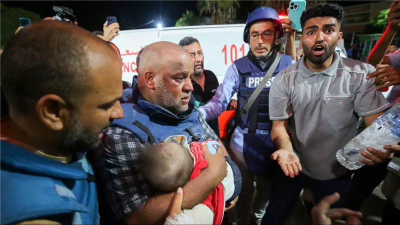الأغنية صارت واقعا.. قصة الصحفي وائل الدحدوح الذي غنى لأولاده وقام بدفنهم | شاهد