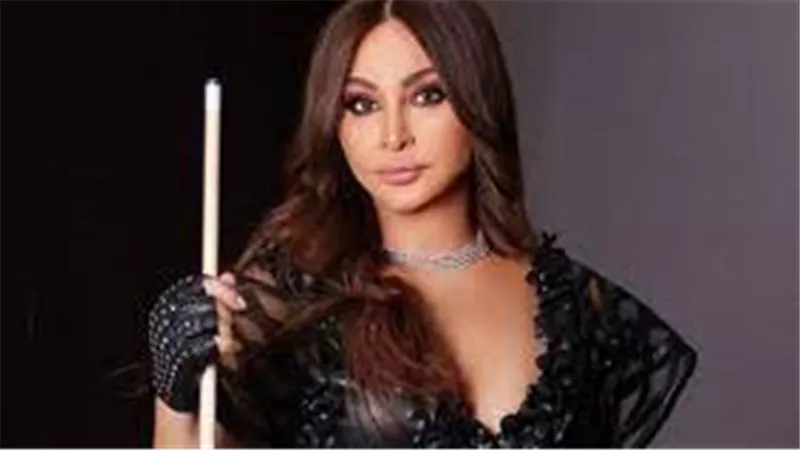 ملابس ملفتة.. صورة تتسبب في أزمة لـ إليسا بموسم الرياض | شاهد