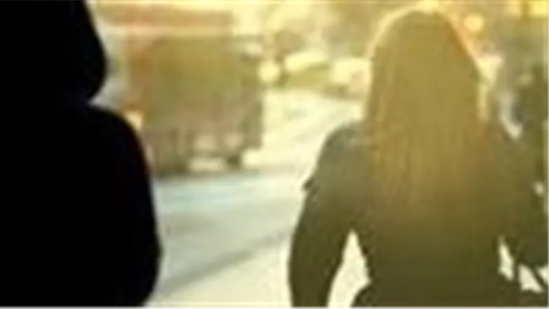 رفع جيبتها في وسط الشارع.. قصة مالك المحل والسيدة الأجنبية بالقاهرة