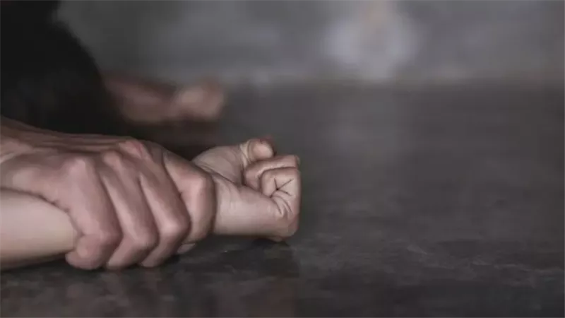 قدمت ابنتها المعاقة لزوجها.. تفاصيل مثيرة في الحكم على فرد أمن اعتدى جنسيا على طفلة في بورسعيد