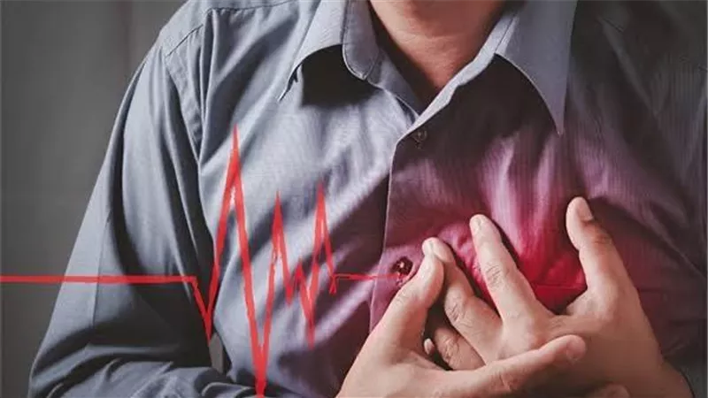 قبل حدوثها بأشهر.. الألم في منطقتين بالجسم علامة على نوبة قلبية