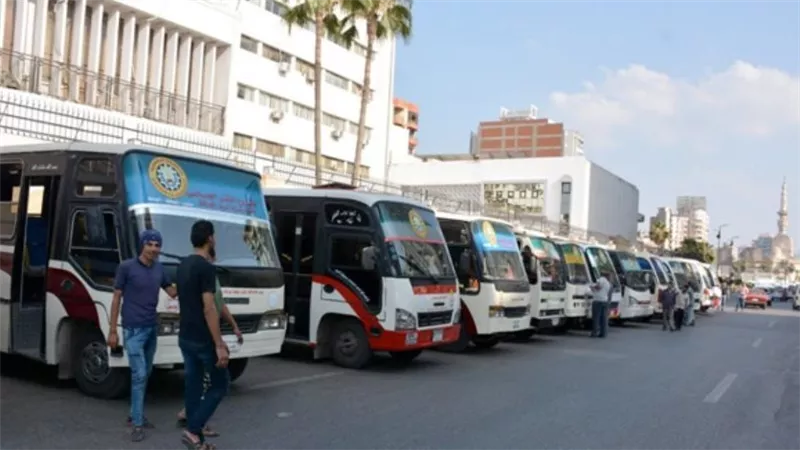 الحكومة تكشف حقيقة زيادة تعريفة الركوب لسيارات النقل الجماعي بعد تحريك أسعار البنزين