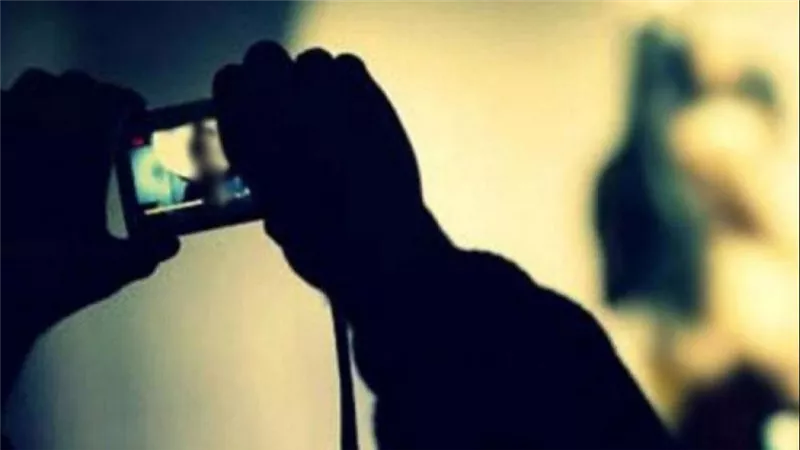 كارت ميموري ومقاطع فاضحة.. أسرار سقوط سيدة في الإسكندرية